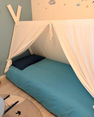 Letto montessori con tenda