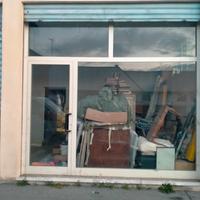 vetrate in alluminio per negozio