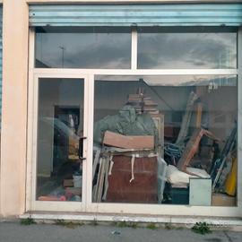 vetrate in alluminio per negozio