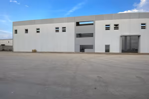 Immobile di 1580 m² con 2 locali a Caivano