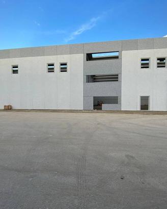 Immobile di 1580 m² con 2 locali a Caivano
