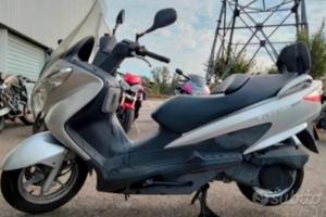 Suzuki Burgman 125  grigio fine dicembre 2012