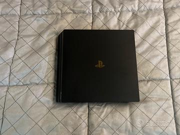 Ps4 pro con 2 controller e 3 giochi