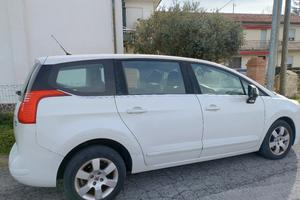 Peugeot 5008 1, serie - 20011