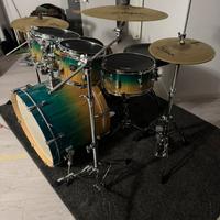 batteria Tama con piatti