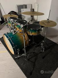 batteria Tama con piatti