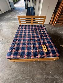 letto queen size con cassetti e materasso
