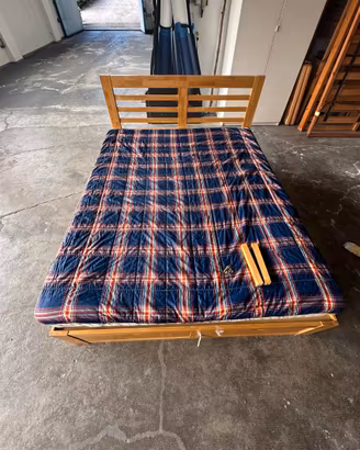 letto queen size con cassetti e materasso