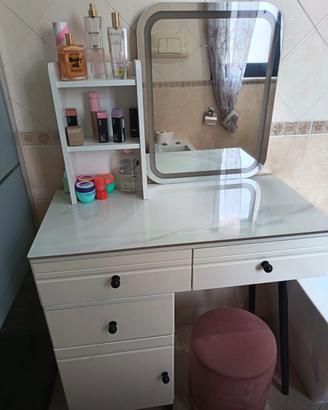 POSTAZIONE TRUCCO