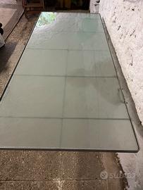 Tavolo da esterno ferro e vetro