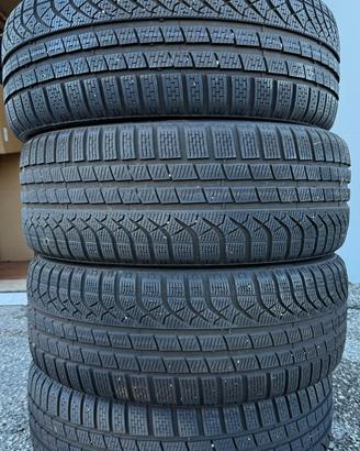 Gomme Pirelli Sottozero 3 Winter 215/60 R18
