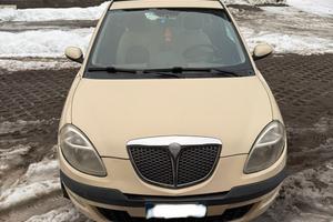 lancia Ypsilon (anche neopatentati)