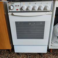 Cucina a gas Tecnogas con forno elettrico