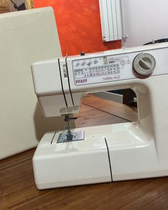 Macchina da cucire PFAFF Hobby 422 con custodia
