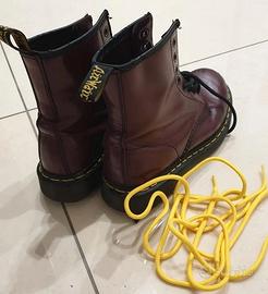 Lacci gialli clearance dr martens