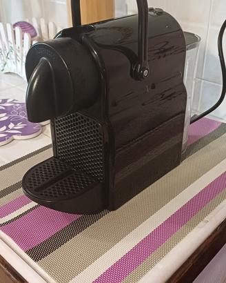 Macchina caffe' De Longhi Inissia a capsule