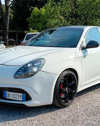 Alfa Romeo Giulietta 1750 tbi Quadrifoglio Verde 2