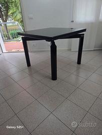 tavolo in legno laccato lucido