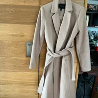 Cappotto con cintura color beige