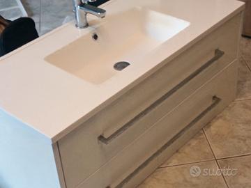 mobile bagno sospeso 