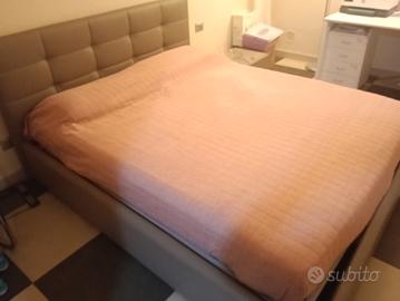 Letto matrimoniale imbottito con rete e materasso 