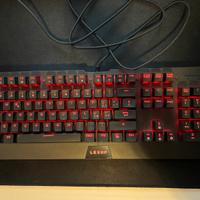 Tastiera gaming LESHP con layout italiano.