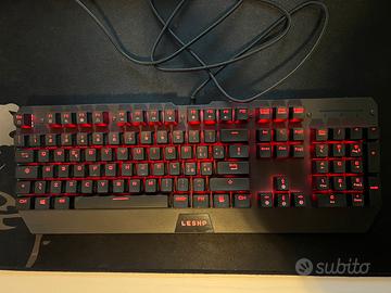 Tastiera gaming LESHP con layout italiano.