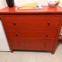 Cassettiera Hemnes rossa
