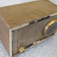 Proiettore e radio d’epoca da collezionisti