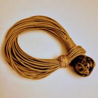 Elegante bracciale con perla in pietra naturale