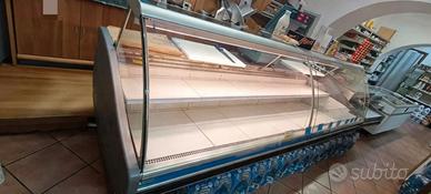Banco salumeria/ dietro banco/ scaffali