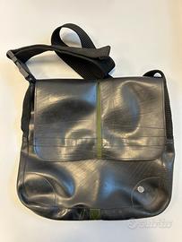 Borsa tracolla in materiale riciclato