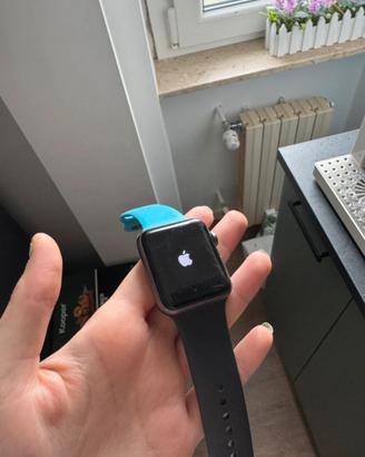 Apple Watch 3ª generazione con cinturini
