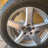 4 cerchi in lega  piu copricerchi piu 4 ruote nuo