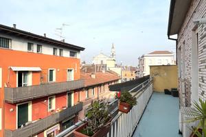 CENTRALISSIMO E AMPIO BILOCALE CON TERRAZZO !