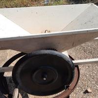 Pigiatrice manuale per uva e frutta