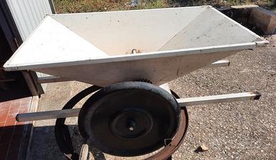 Pigiatrice manuale per uva e frutta