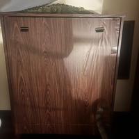 Letto, doga, materasso, credenza, tavolino da salo