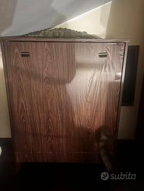 Letto, doga, materasso, credenza, tavolino da salo