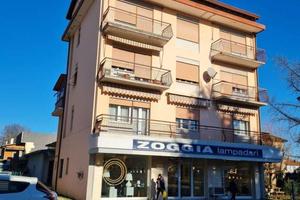 TERZO PIANO CON POSTO AUTO E DUE BALCONI