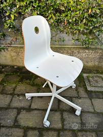 Sedia girevole bianca ikea con rotelle