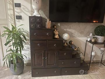 Mobile cassettiera in legno a gradini