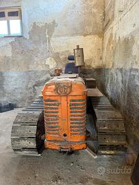 Trattore cingolato/ mezzo agricolo