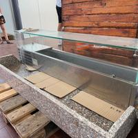 Vetrina refrigerata con ripiano in granito