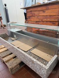 Vetrina refrigerata con ripiano in granito