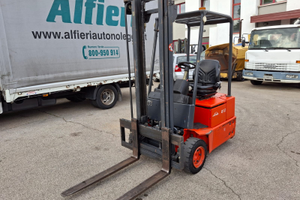 Carrello elevatore Linde E12- 12q.li.- 2007
