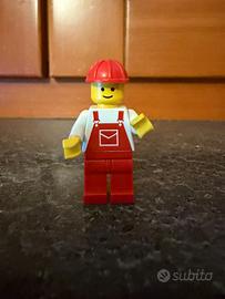LEGO Minifigure Operaio Classico con casco rosso