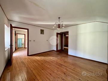 3 LOCALI A LANZO TORINESE