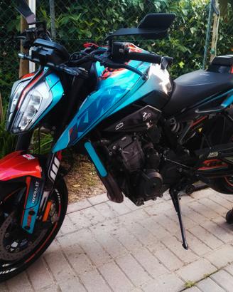 Duke 790 - 105 cv - tech pack e accessori