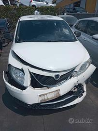 Lancia Ypsilon del 2016 per pezzi di ricambio